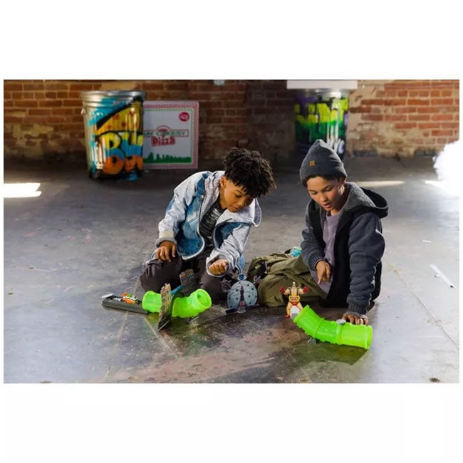 TEENAGE MUTANT NINJA TURTLES SHELL RIDERS TRICK CITY PLAYSET