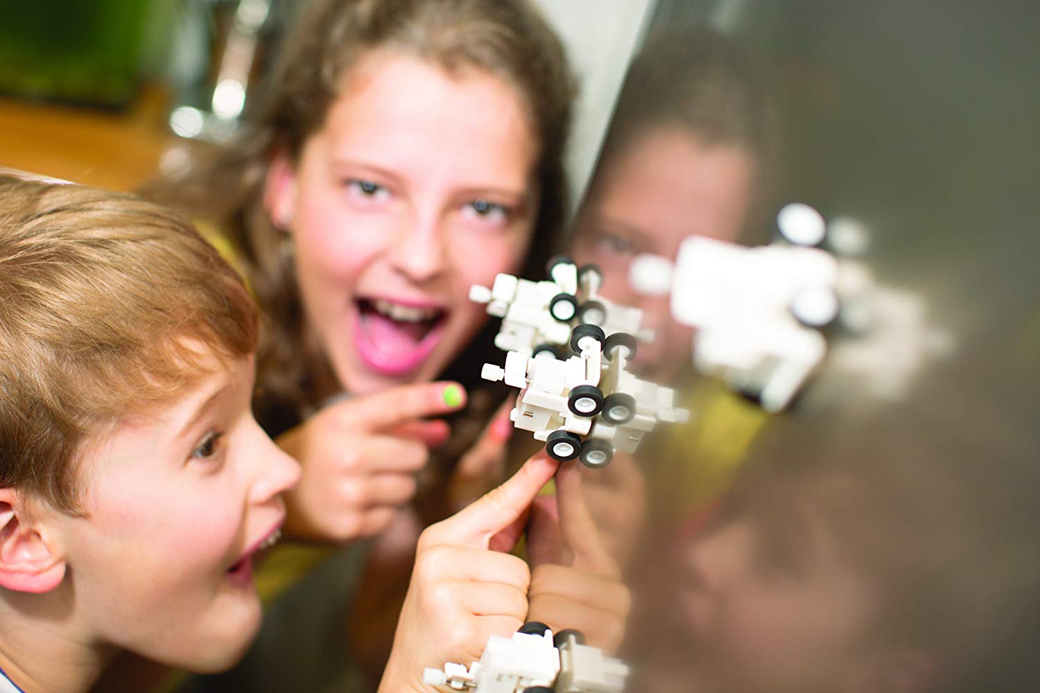 4M KIDZ LABS ZERO-GRAVITY FRIDGE ROVER