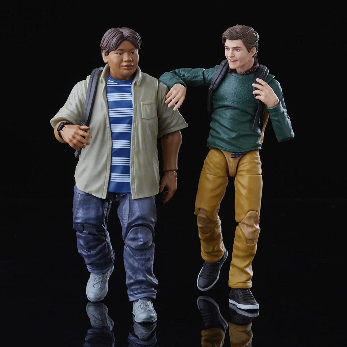 MARVEL SPIDERMAN LEGENDS SERIES - PETER AND NED FIGURE