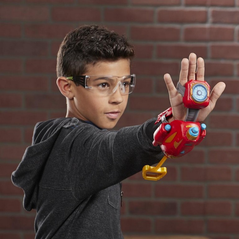 HASBRO AVENGERS POWER MOVES - IRON MAN REPULSOR BLAST