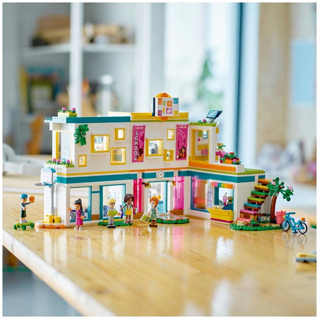 LEGO FRIENDS HEARTLAKE INTERNATIONAL SCHOOL