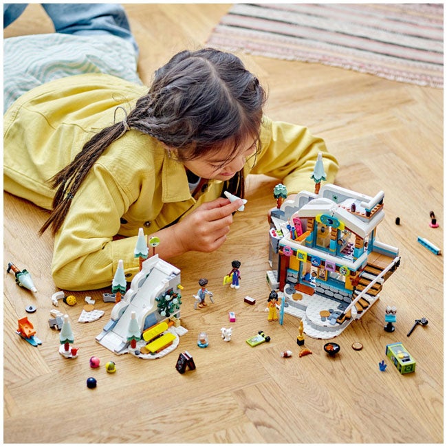 LEGO FRIENDS HOLIDAY SKI SLOPE AND CAFÉ