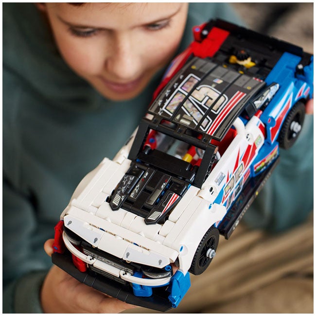 LEGO TECHNIC NASCAR NEXT GEN CHEVROLET CAMARO ZL1
