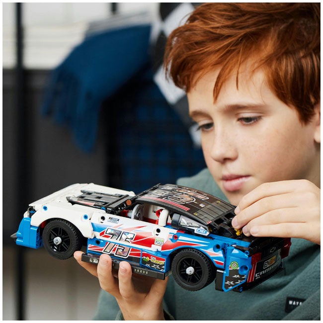 LEGO TECHNIC NASCAR NEXT GEN CHEVROLET CAMARO ZL1