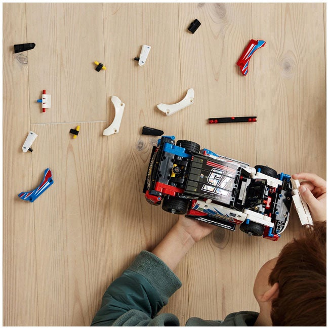 LEGO TECHNIC NASCAR NEXT GEN CHEVROLET CAMARO ZL1