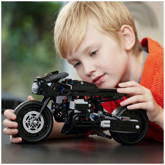 LEGO TECHNIC THE BATMAN BATCYCLE