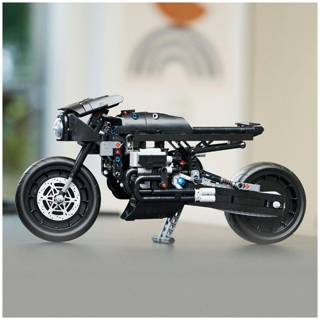 LEGO TECHNIC THE BATMAN BATCYCLE