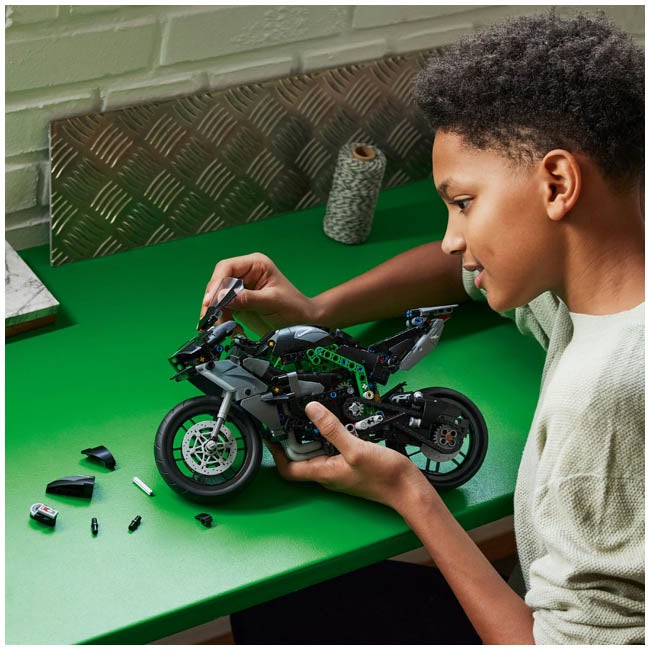 LEGO TECHNIC KAWASAKI NINJA H2R MOTORCYCLE