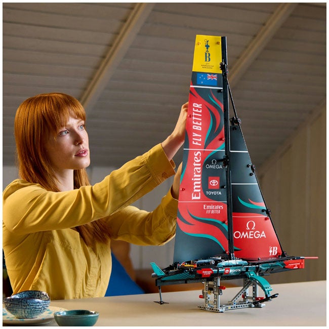LEGO TECHNIC EMIRATES TEAM NEW ZEALAND AC75 YACHT