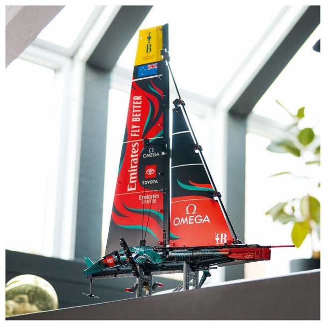 LEGO TECHNIC EMIRATES TEAM NEW ZEALAND AC75 YACHT