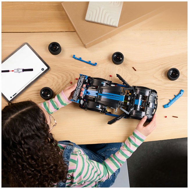 LEGO TECHNIC PORSCHE GT4 E-PERFORMANCE RACE CAR