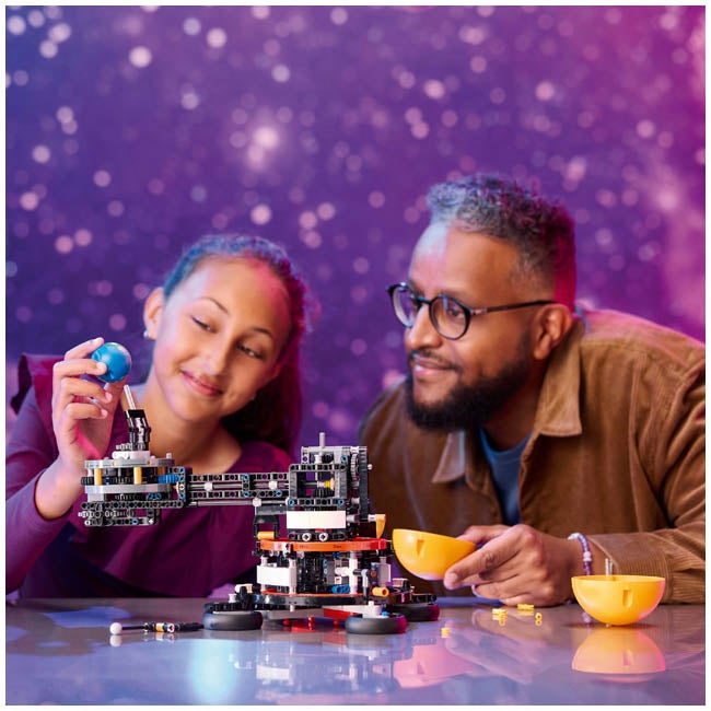 LEGO TECHNIC PLANET EARTH AND MOON IN ORBIT