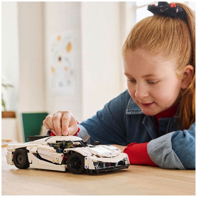 LEGO TECHNIC KOENIGSEGG JESKO ABSOLUT WHITE HYPERCAR