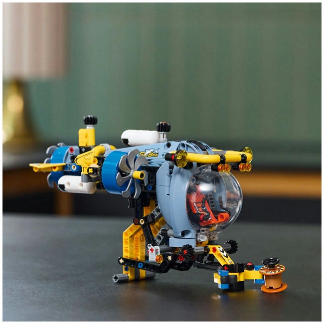LEGO TECHNIC DEEP-SEA RESEARCH SUBMARINE