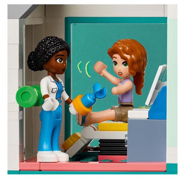 LEGO FRIENDS HEARTLAKE CITY HOSPITAL