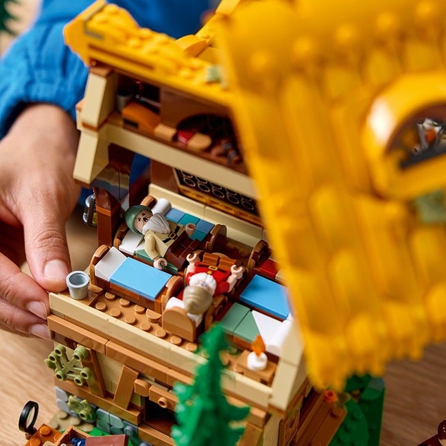 LEGO DISNEY SNOW WHITE AND THE SEVEN DWARFS COTTAGE