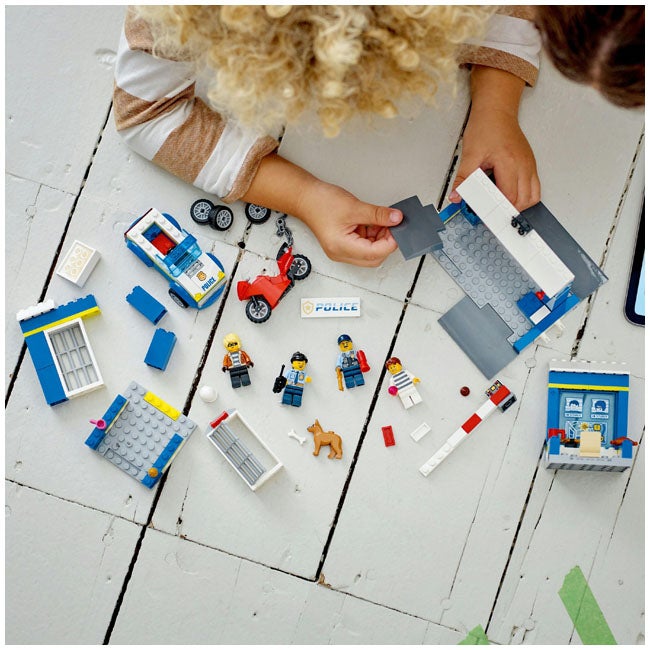 LEGO CITY POLICE STATION CHASE