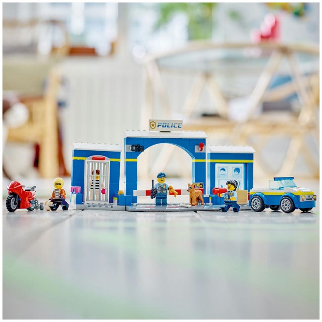 LEGO CITY POLICE STATION CHASE