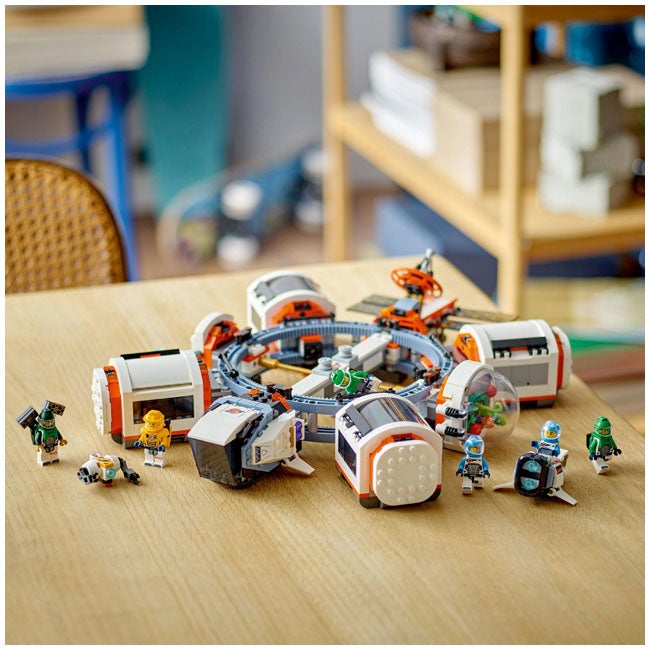 LEGO CITY MODULAR SPACE STATION