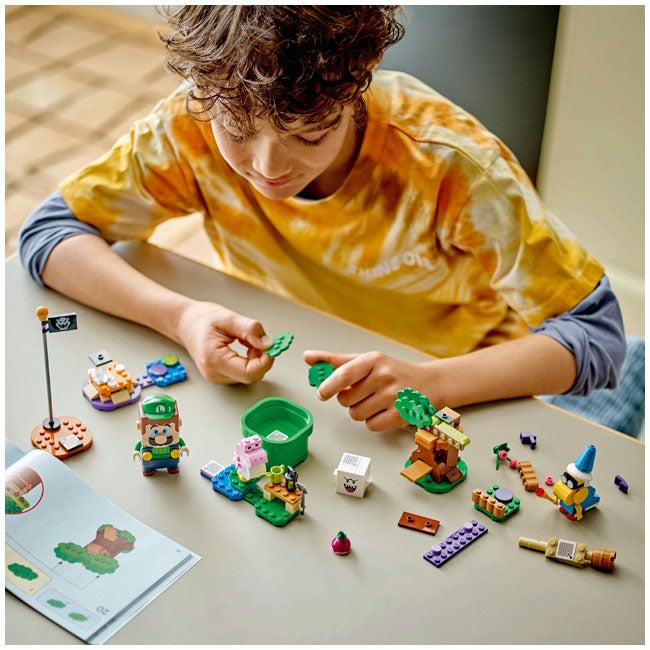 LEGO SUPER MARIO ADVENTURES WITH INTERACTIVE LEGO LUIGI