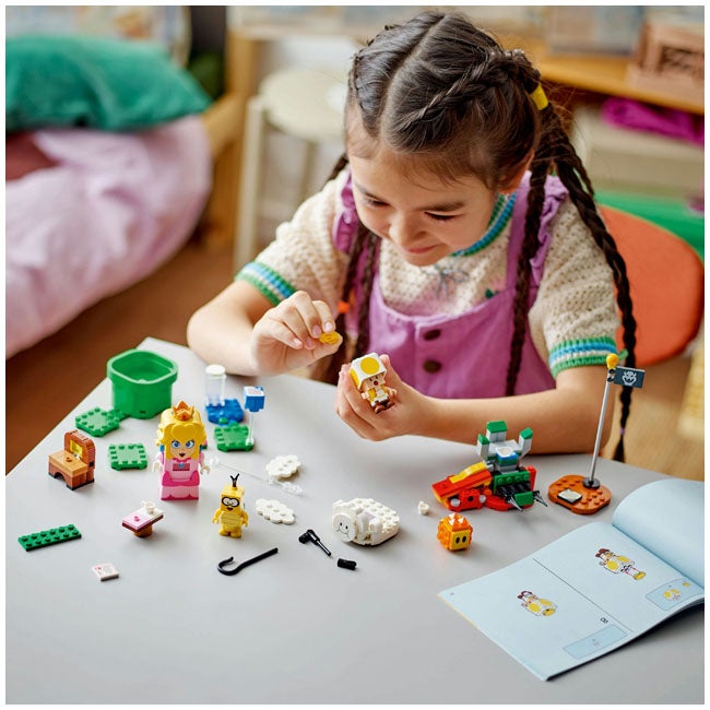 LEGO SUPER MARIO ADVENTURES WITH INTERACTIVE LEGO PEACH