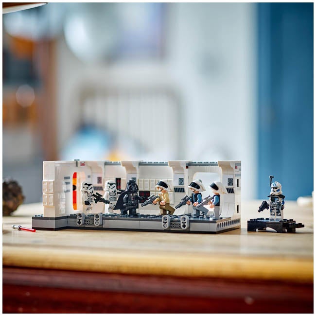 LEGO STAR WARS BOARDING THE TANTIVE-4
