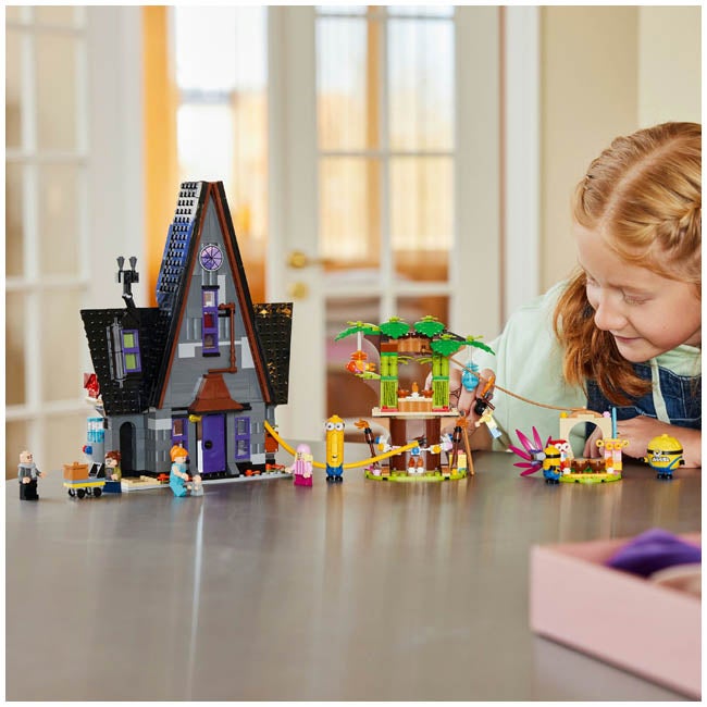 LEGO MINIONS AND GRUS FAMILY MANSION