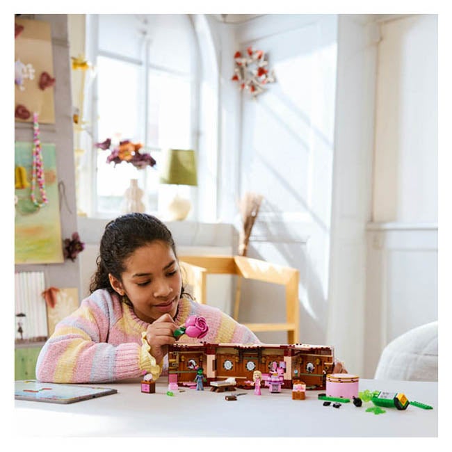 LEGO WICKED GLINDA & ELPHABA'S DORMITORY