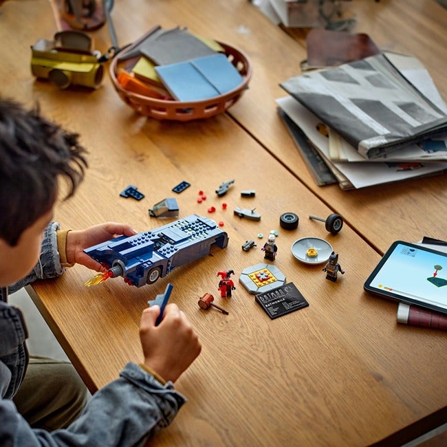 LEGO BATMAN BATMAN WITH THE BATMOBILE VS. HARLEY QUINN AN