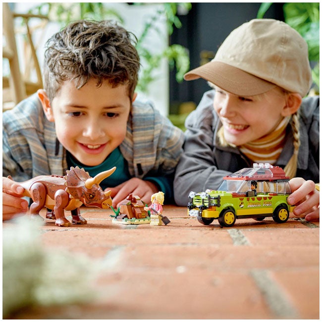 LEGO JURASSIC WORLD TRICERATOPS RESEARCH