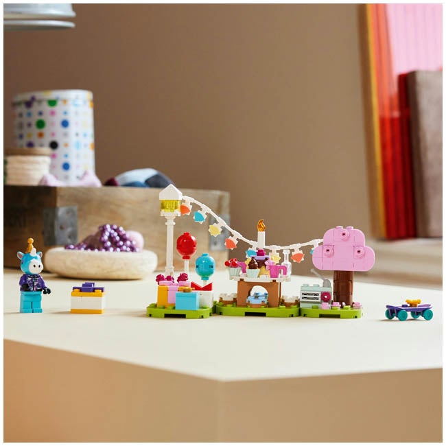 LEGO ANIMAL CROSSING JULIANS BIRTHDAY PARTY BUILDING SET