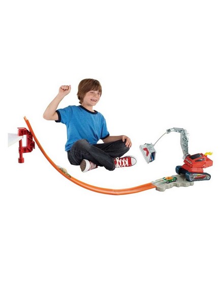 HOTWHEELS CRANE CRASHER PLAYSET WITH 5 CARS