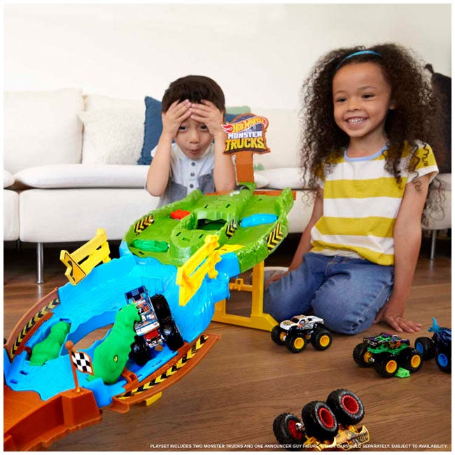 HOT WHEELS MONSTER TRUCKS PLAYSET WITH 1:64 SCALE TOY TRUCKS