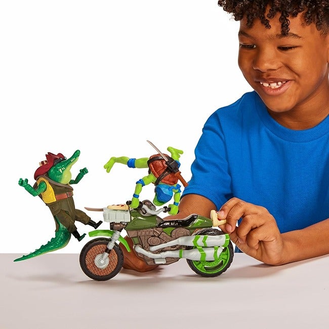 TMNT MUTANT MAYHEM NINJA KICK CYCLE WITH LEONARDO