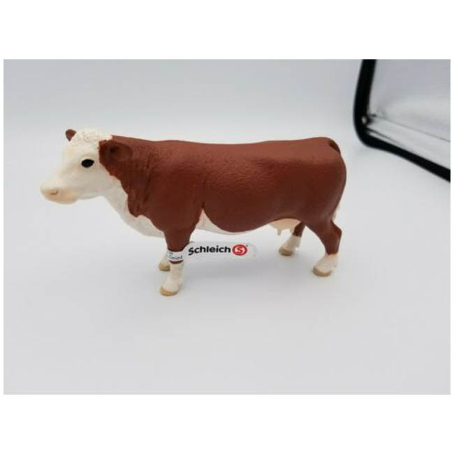 SCHLEICH HEREFORD COW FIGURE