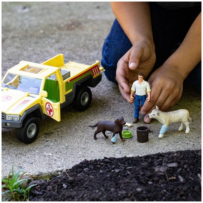SCHLEICH VETERINARIAN VISIT AT THE FARM