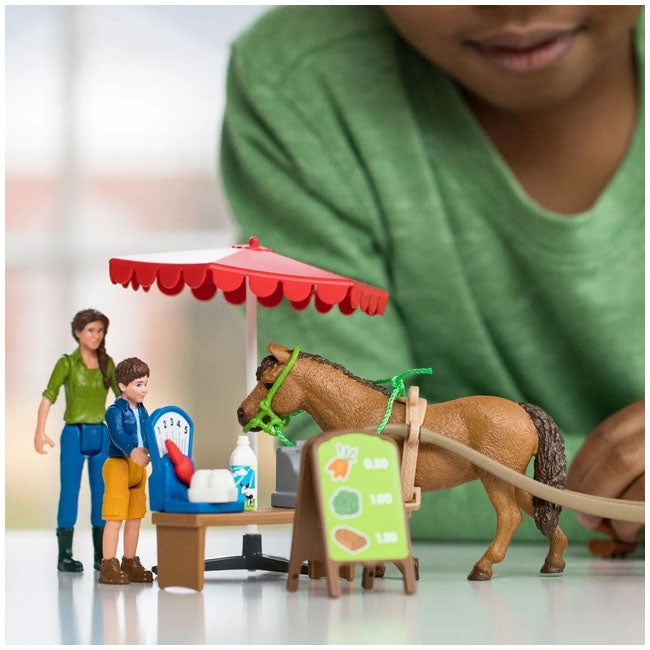 SCHLEICH SUNNY DAY MOBILE FARM STAND