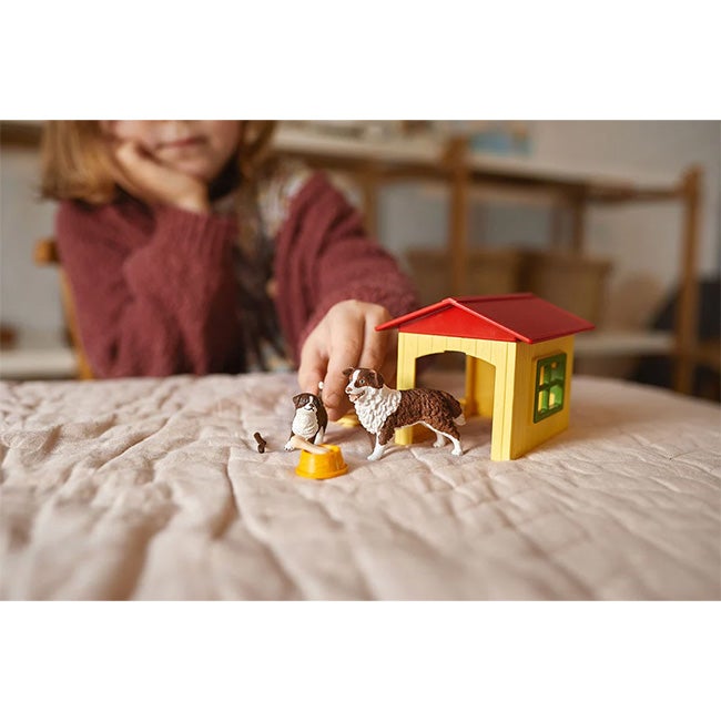 SCHLEICH FREIENDLY DOG HOUSE