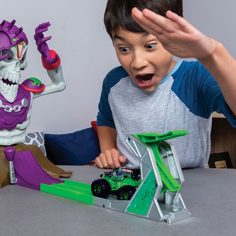 MONSTER JAM GRIM TAKE DOWN PLAYSET