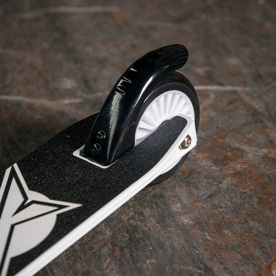 XOOTZ INVERT 360 IN-LINE STUNT SPIN SCOOTER